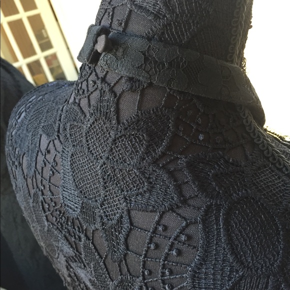 Keepsake high roads lace halter dress. - Picture 6 of 8